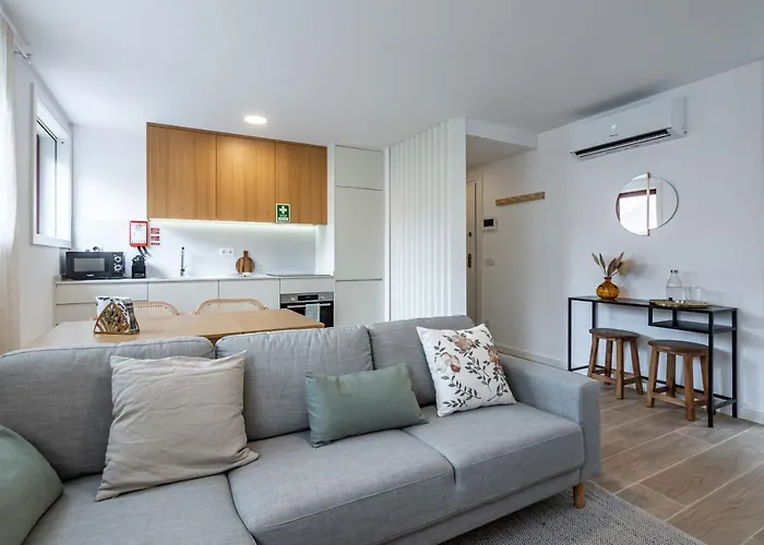 Nomads Lux - 1bdr Charming Floor Apartman Porto